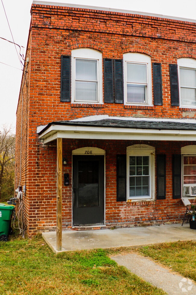 Building Photo - 712 Mt Airy St