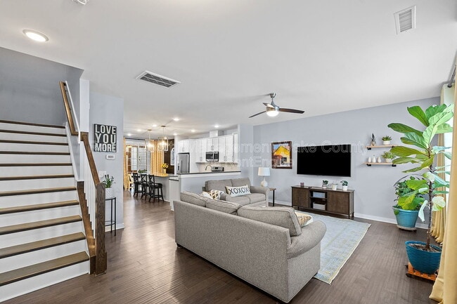 Building Photo - 410 Triumph Ln