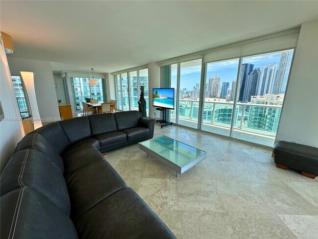 Foto del edificio - 16500 Collins Ave