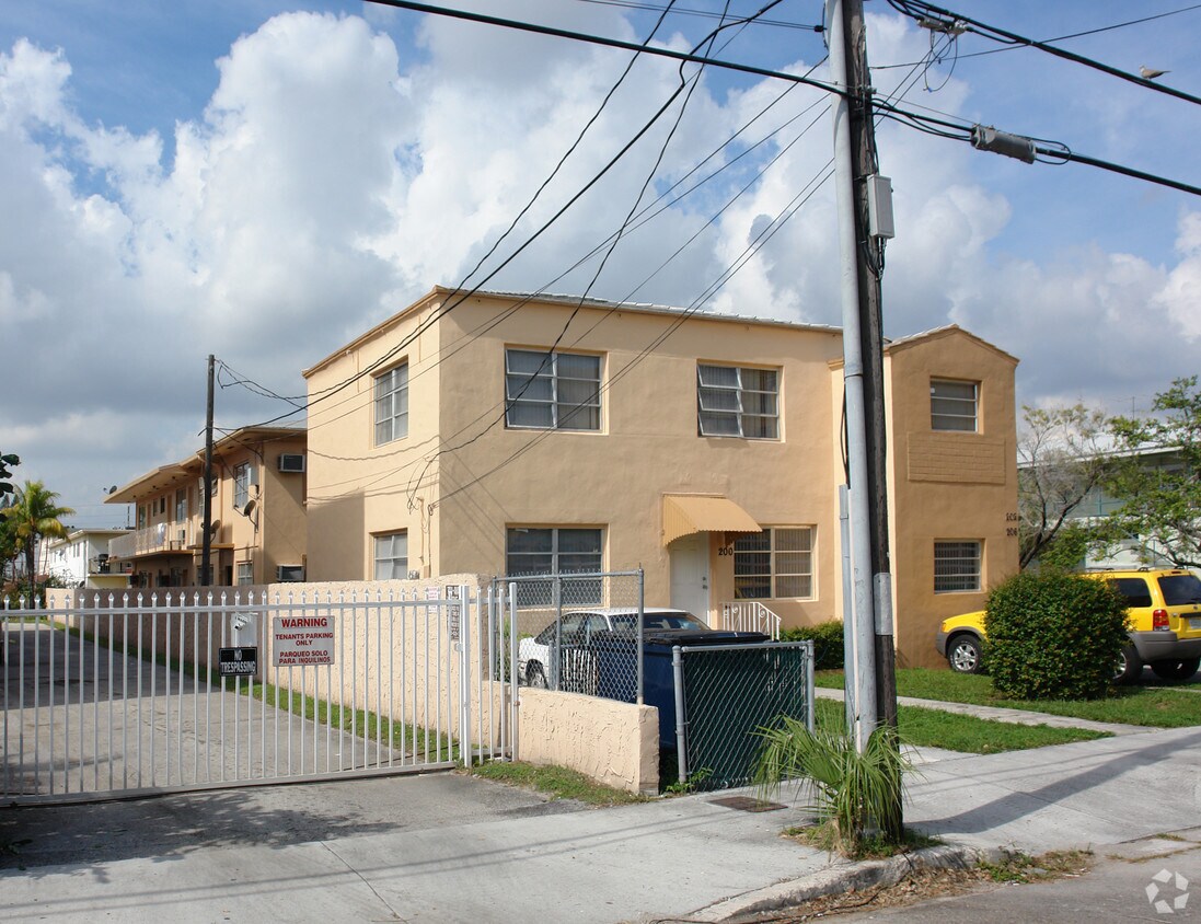 Foto del edificio - 200 SW 17th Ct