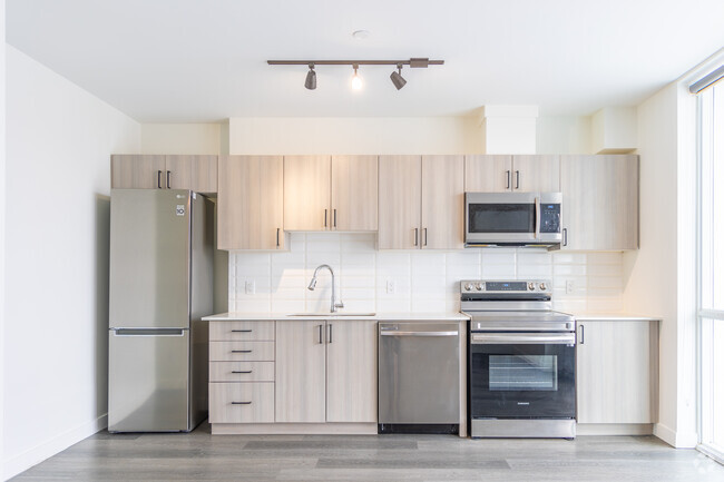 1BR + Den, 1BA - 735PC - Cuisine - 388 King Street East