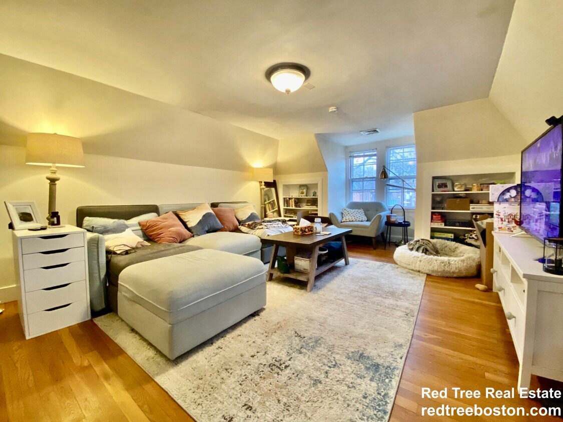 Primary Photo - 24 Grovenor Rd