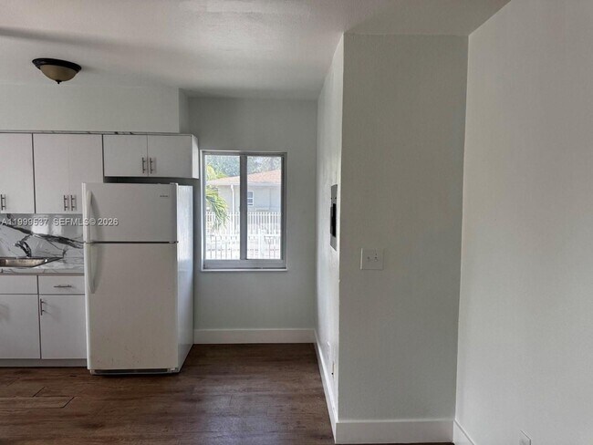 Foto del edificio - 5549 NE Miami Ct