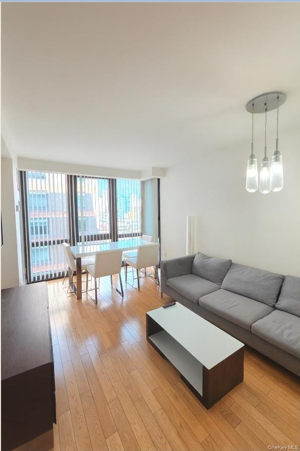 Building Photo - 39-16 Prince St