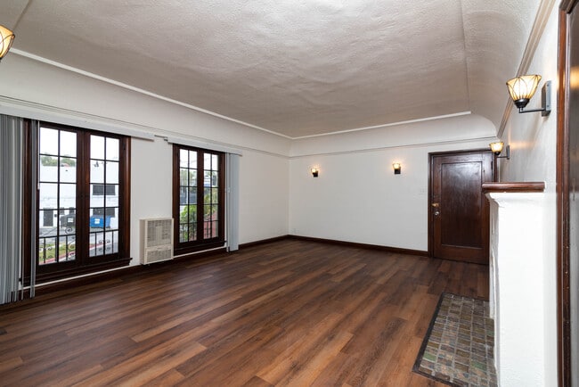 Building Photo - 1100 S Orange Dr