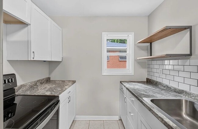 Building Photo - 1121 Glendale Dr