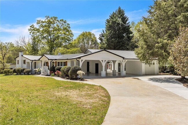 Building Photo - 405 Playground Rd