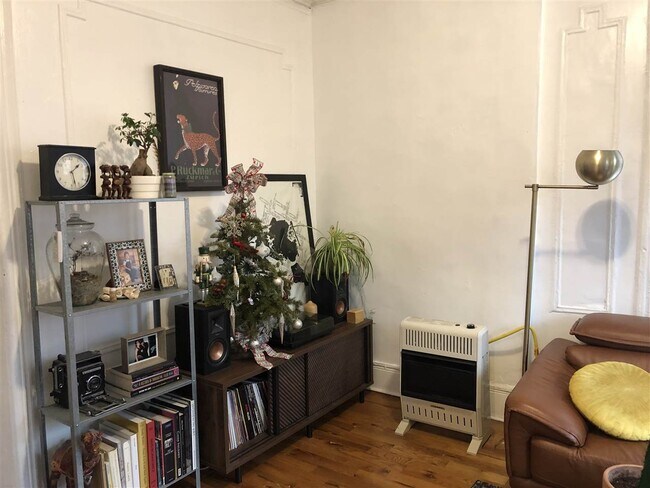 Building Photo - 107 Wayne St