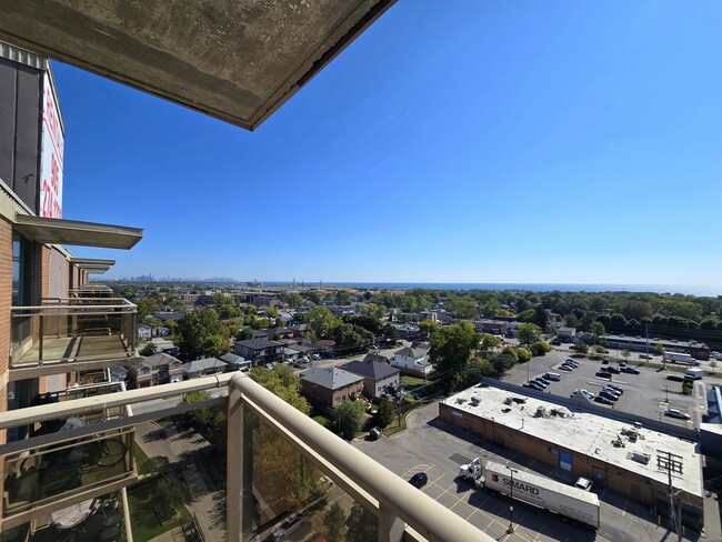 Building Photo - The Horizon Apartments