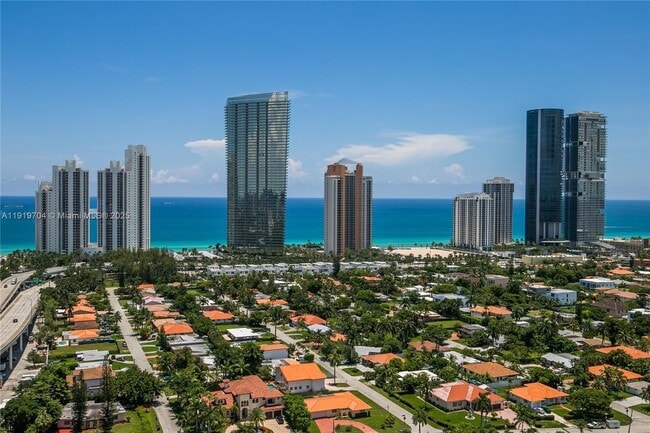 Foto del edificio - 19195 NE 36th Pl