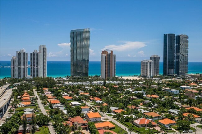 Building Photo - 19195 NE 36th Pl