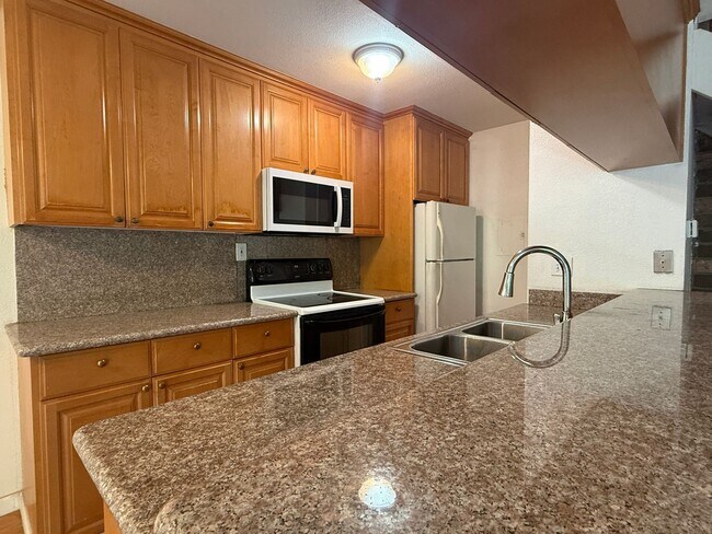 Building Photo - Bright 2-bedroom, 1-bath Townhouse-style Condo in San Jose