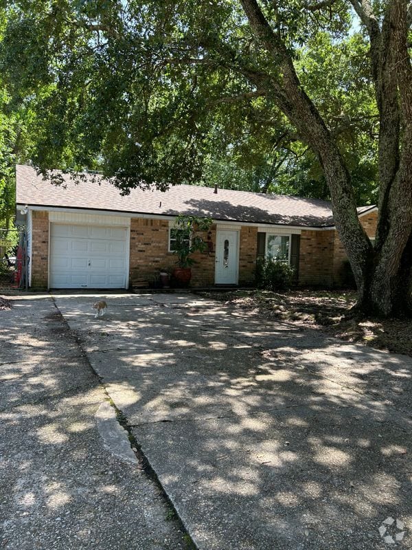 Building Photo - 126 Northwood Dr