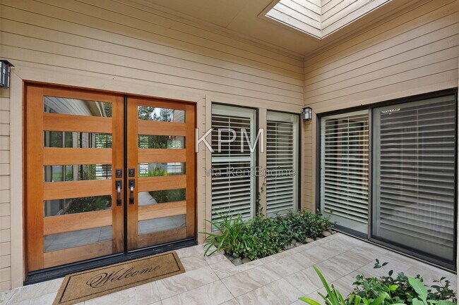 Building Photo - 3342 Cove Cir