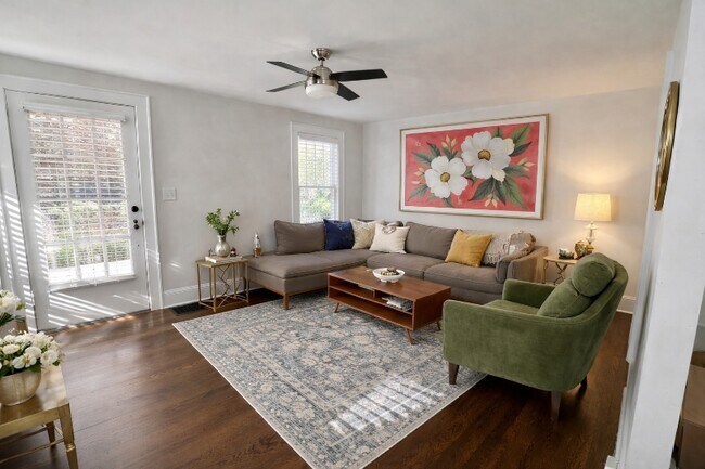 Foto del edificio - 1433 N Highland Ave NE