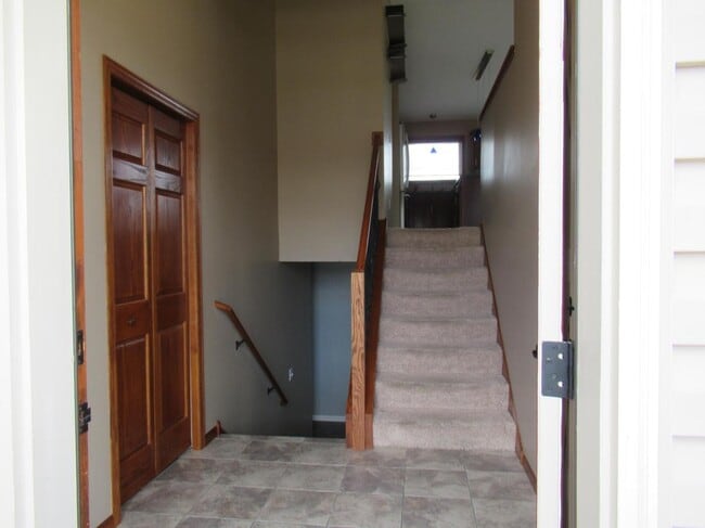 Building Photo - 4929 Castleview Dr NW