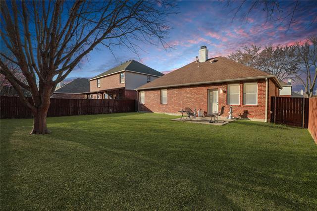 Foto del edificio - 3913 Hawkins Dr