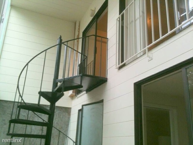 Building Photo - 114 Pfeiffer St