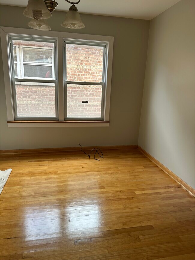 Foto del edificio - 9816 S Forest Ave