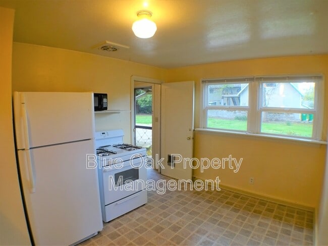 Foto del edificio - 1476 E 8th St