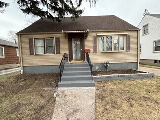 Building Photo - 18343 Oakwood Ave