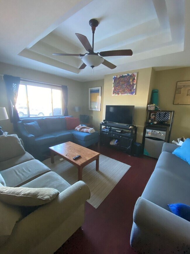 Building Photo - AVAILABLE AUGUST 2024 - Great 4+ Bed, 1.5 ...