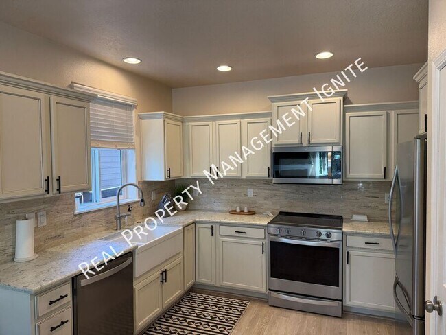 Building Photo - 61203 Snowbrush Dr