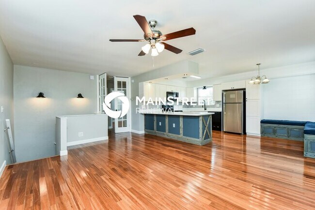 Foto del edificio - 3 Bedroom Pet-Friendly Home in Fort Myers, FL with Main Street Renewal