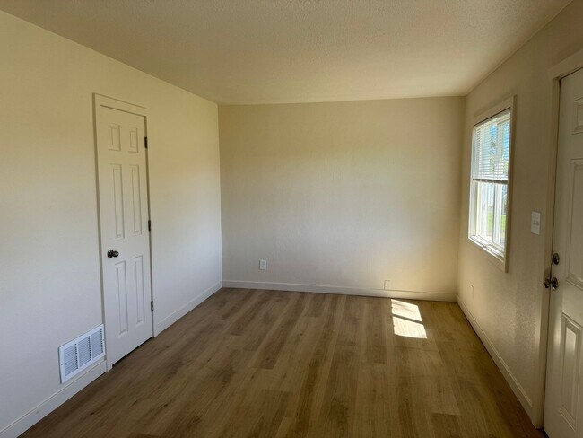 Foto del edificio - 6924 N Amherst St