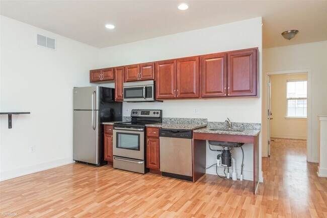 Foto del edificio - 4 br, 2 bath Triplex - 1511 MASTER ST Unit A