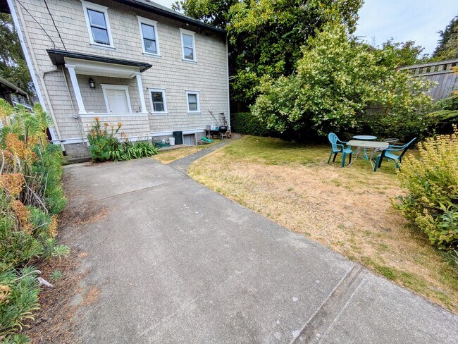 Patio trasero - 2575 6th Ave W