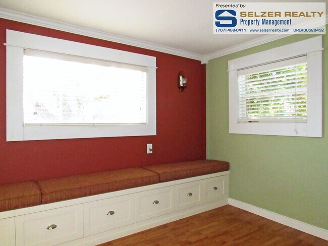 Building Photo - Roomy 3 bd. home w/ big yard in the heart ...