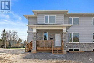 Building Photo - 203 Teskey St