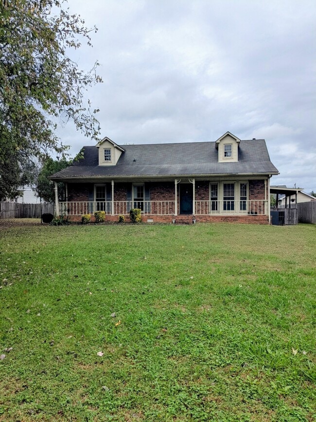 Building Photo - 221 Benefield Dr