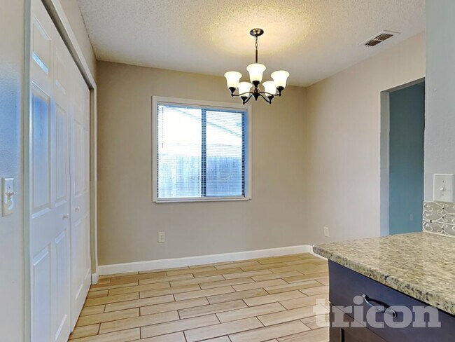 Foto del edificio - 1237 Edgerton Dr