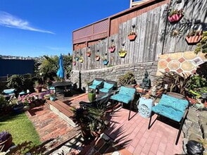 Building Photo - 575 Noe St