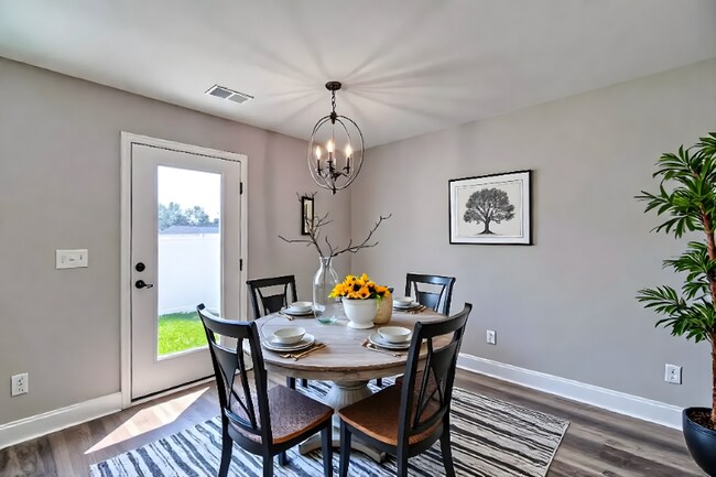 Foto del edificio - 184 Winding Chestnut Dr
