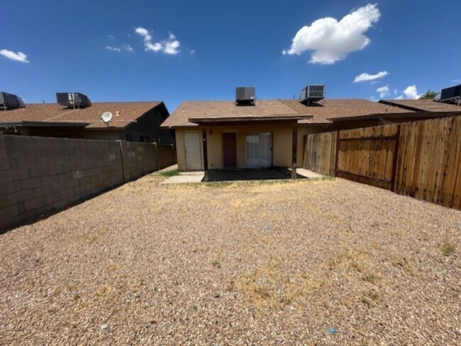 Building Photo - Single-Level 2 Bedroom/2 Bath Twin Home wi...