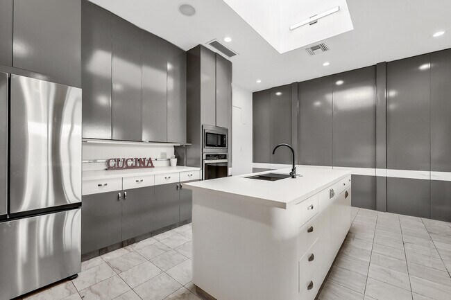 Building Photo - 71000 Los Altos Ct