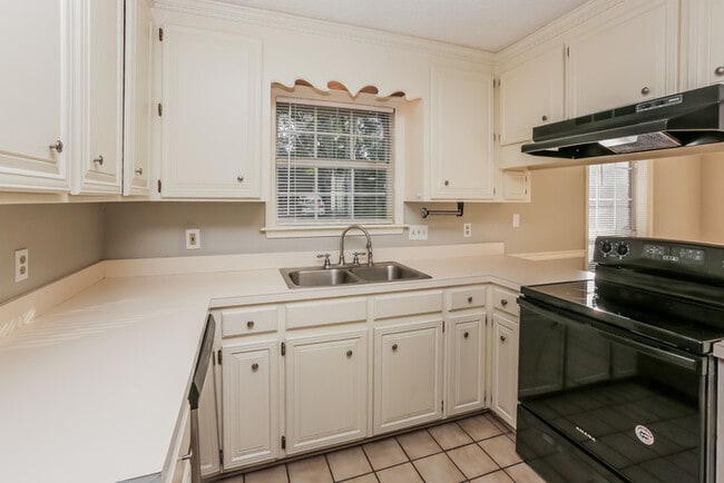 Building Photo - 117 Trace Ridge Dr