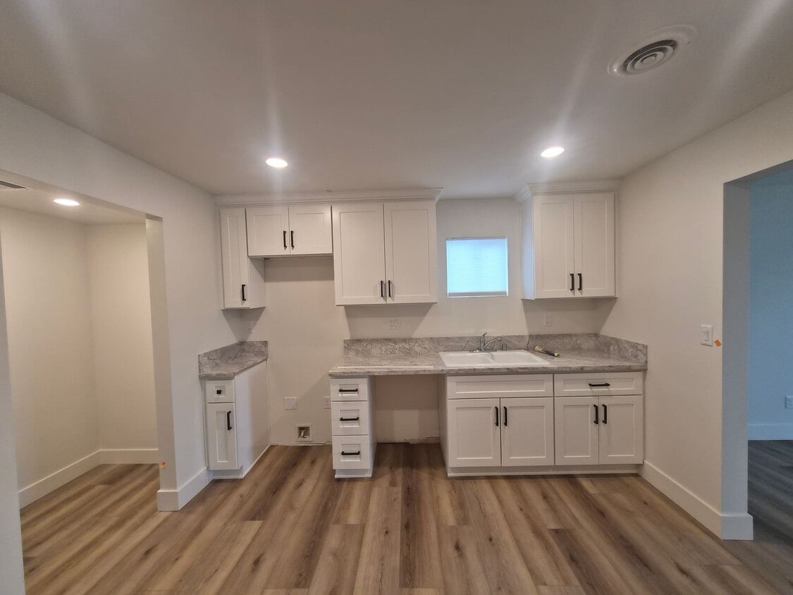 Primary Photo - Beautifully Renovated 3 bedroom 2 Bath House