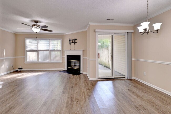 Foto del edificio - Nicely Updated Grafton Woods Condo