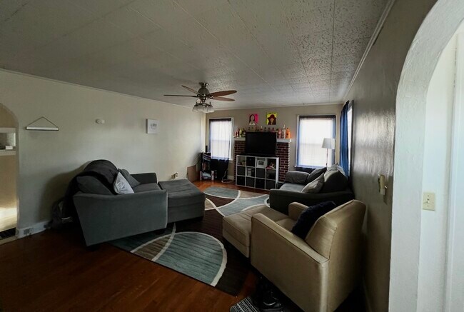 Foto del edificio - 609 E 12th St