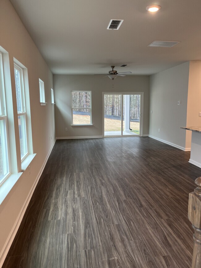 Foto del edificio - 334 Wells Cir