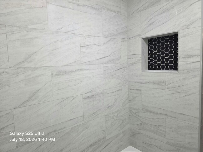 Foto del edificio - 96 Lockwood Ave
