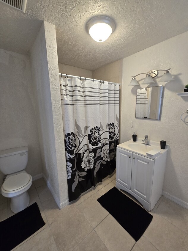 Building Photo - 1281 W 32nd St