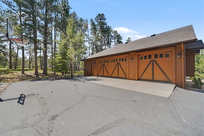 Foto del edificio - 18145 Bakers Farm Rd