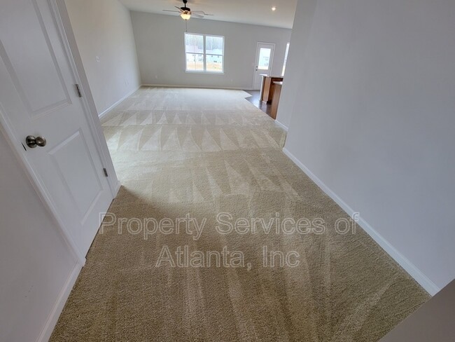 Building Photo - 833 Royal Red Ct