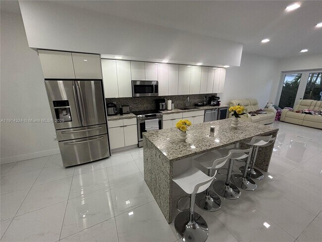 Foto del edificio - 8143 SW 162nd Path