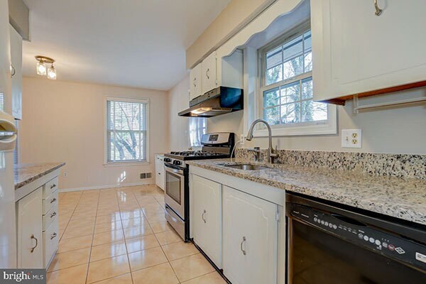 Foto del edificio - 5906 River Rd